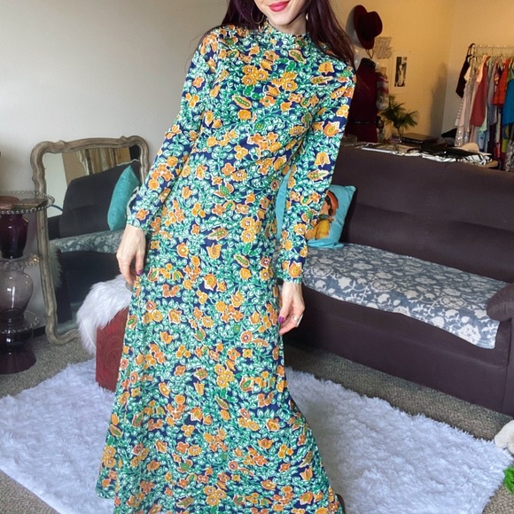 Dresses & Skirts - Vintage Long Sleeve Floral Dress
